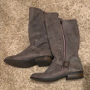 Excellent NWOT Condition Grey Boots